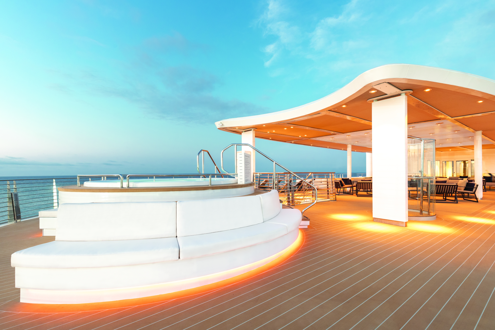 MyCruise Silversea Silver-Origin Offentlige-arealer Pool-spa1